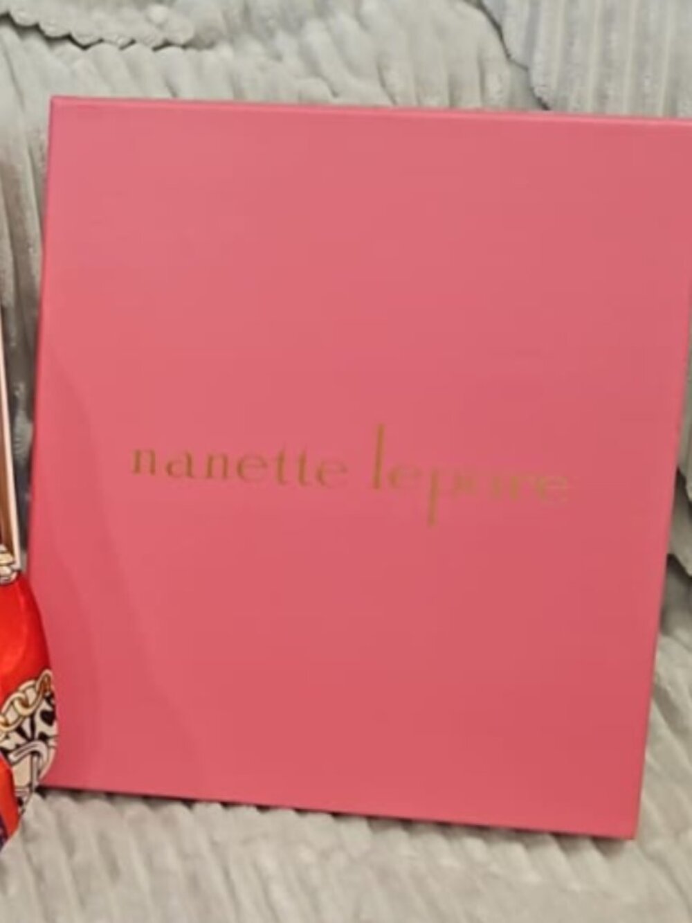 Nanette Lepore 5-Piece Mustard Tote Bag Gift Set Straps Scarf Charm Boxed - Picture 3 of 3